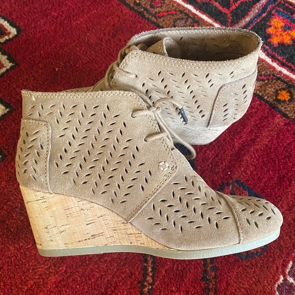 Tom’s Moroccan Desert Wedge Boot - Picture 2 of 3